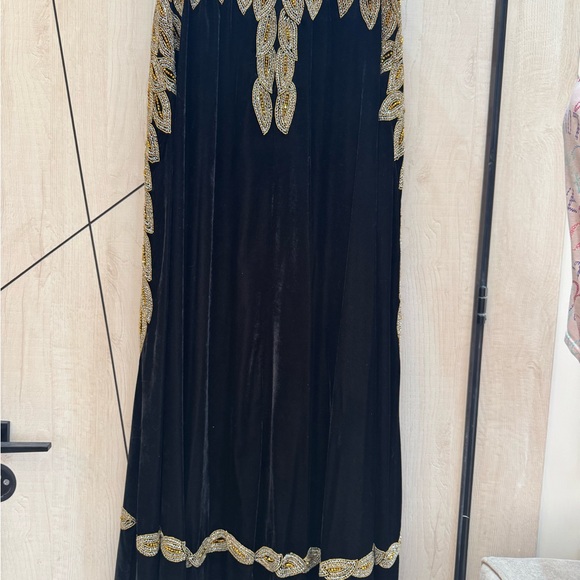 Luxurious Black and Gold Maxi Dress with Intricate Embellishments - Picture 4 of 6